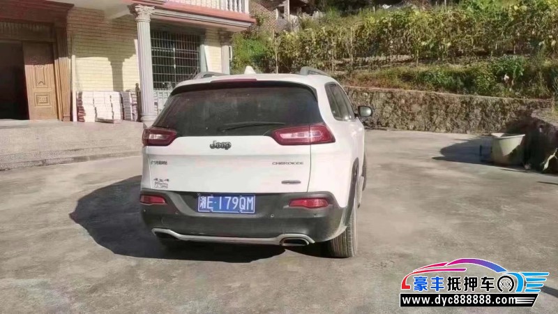 16年Jeep自由光轿车抵押车出售