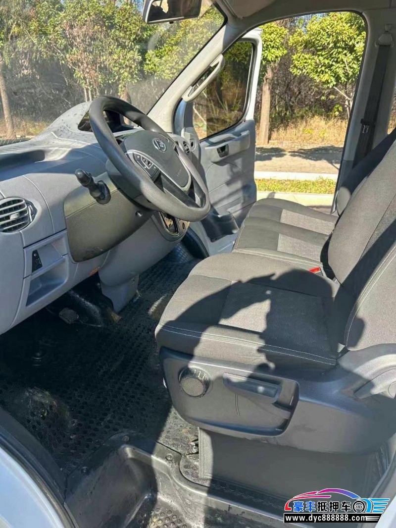 24年上汽大通V80轿车抵押车出售