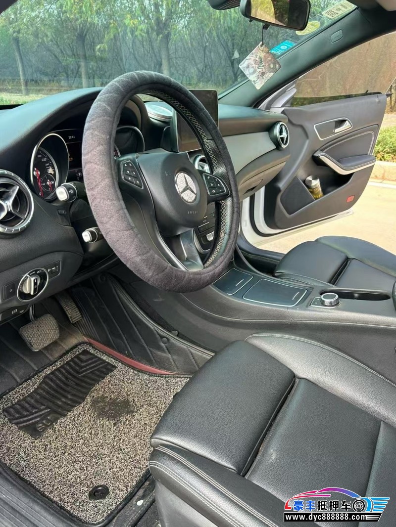 18年奔驰CLA轿车抵押车出售