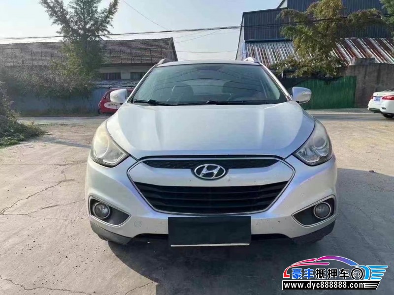 13年现代ix35轿车抵押车出售