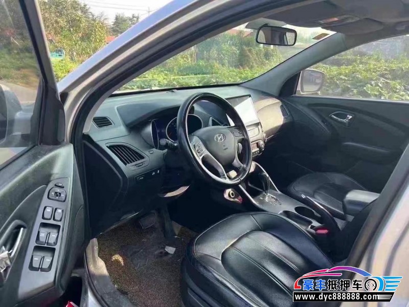 13年现代ix35轿车抵押车出售