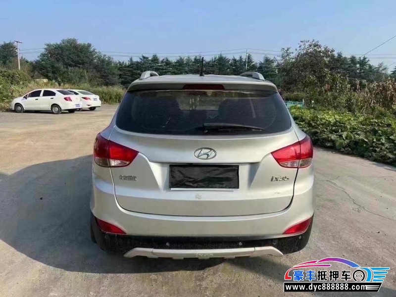 13年现代ix35轿车抵押车出售