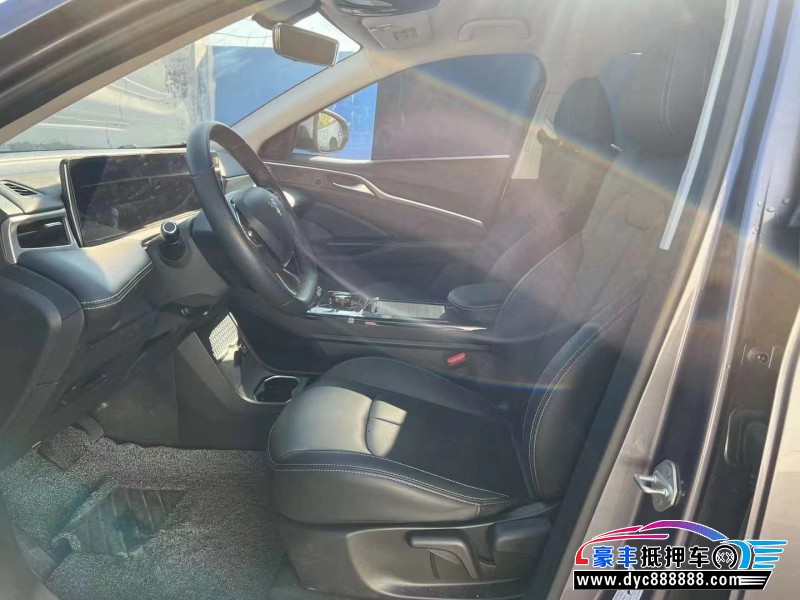 24年哪吒U轿车抵押车出售