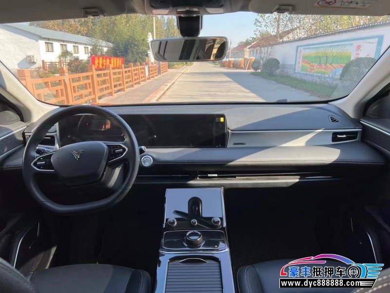 24年哪吒U轿车抵押车出售