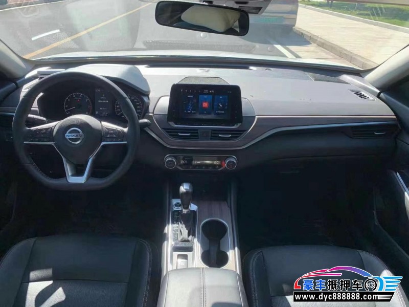 22年日产天籁轿车抵押车出售