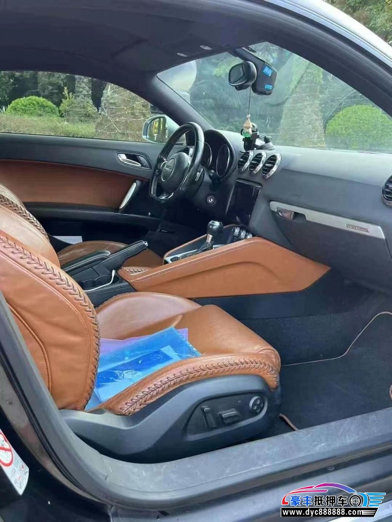 11年奥迪TT轿车抵押车出售