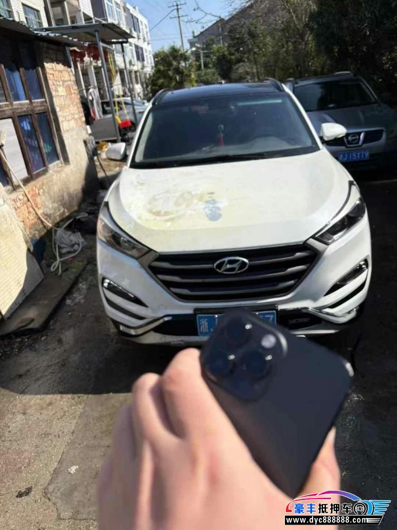 17年现代途胜轿车抵押车出售