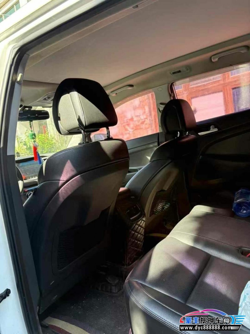 17年现代途胜轿车抵押车出售