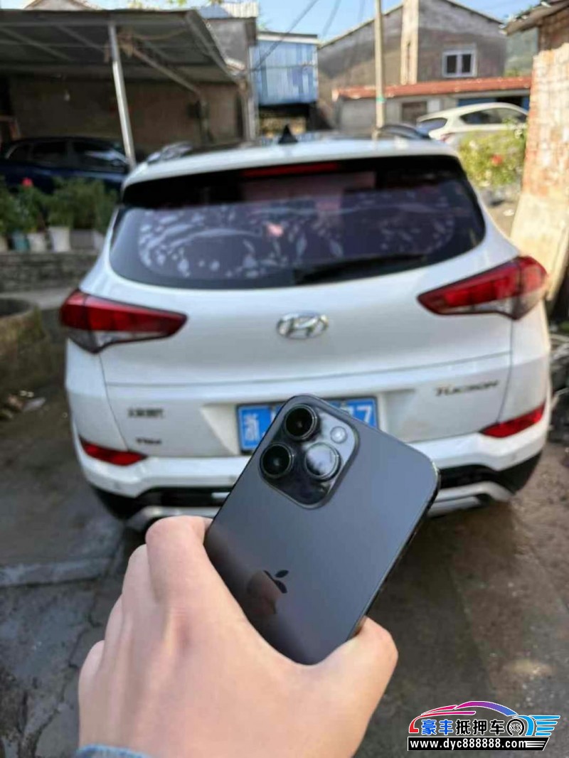 17年现代途胜轿车抵押车出售