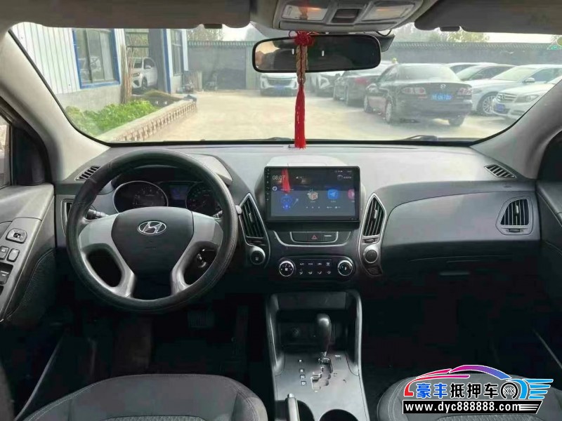 14年现代ix35轿车抵押车出售