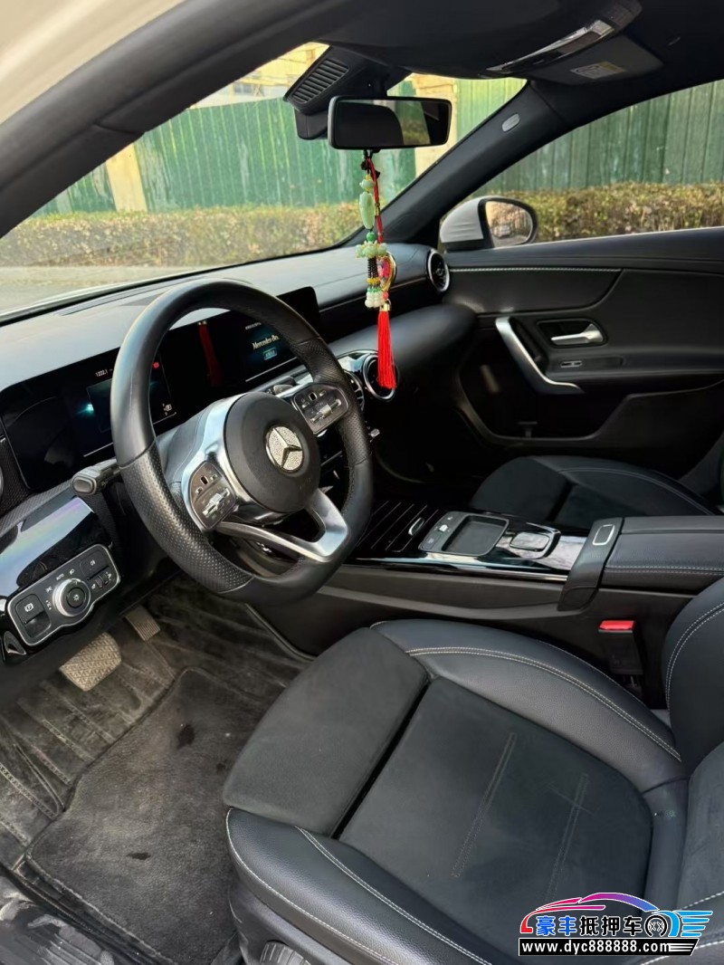 20年奔驰A轿车抵押车出售