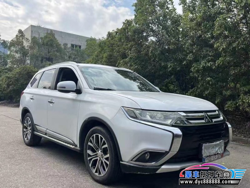 18年三菱欧蓝德轿车抵押车出售