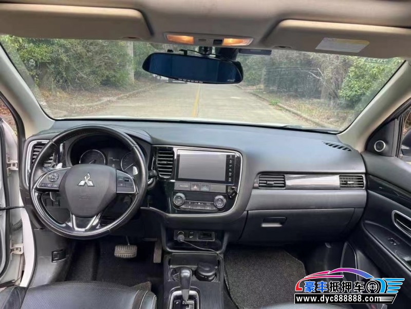 18年三菱欧蓝德轿车抵押车出售