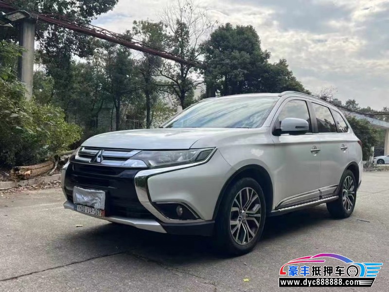 18年三菱欧蓝德轿车抵押车出售