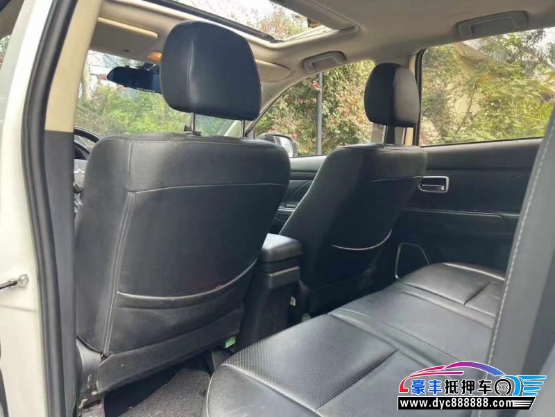 18年三菱欧蓝德轿车抵押车出售