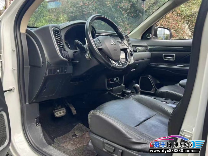 18年三菱欧蓝德轿车抵押车出售