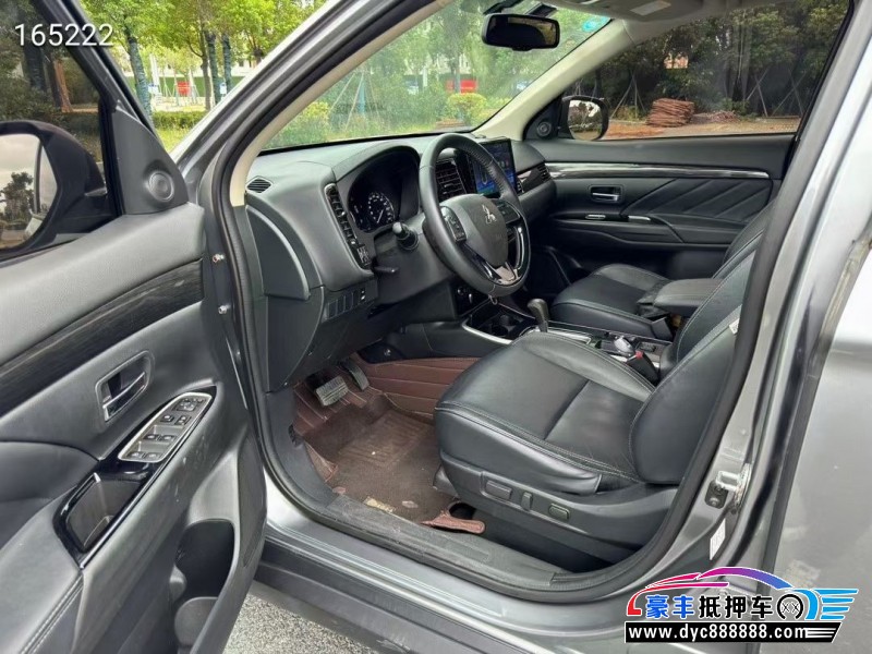 20年三菱欧蓝德轿车抵押车出售