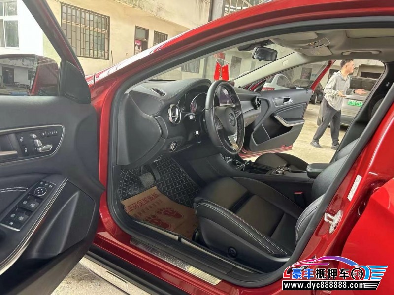 17年奔驰GLA轿车抵押车出售