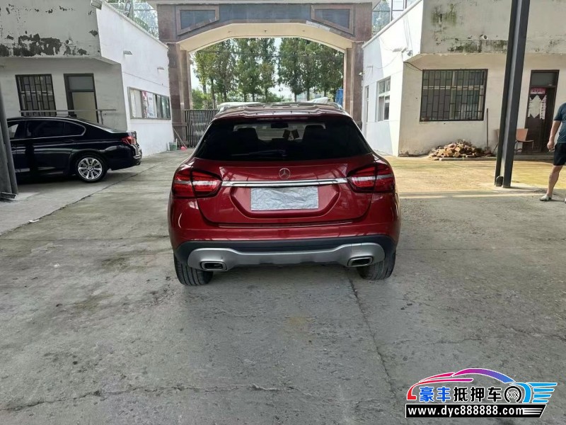 17年奔驰GLA轿车抵押车出售