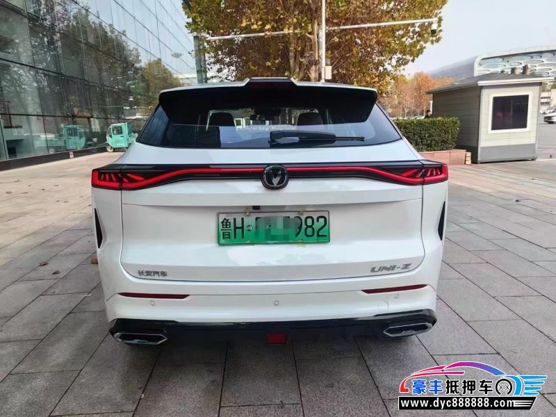 24年长安长安UNI轿车抵押车出售