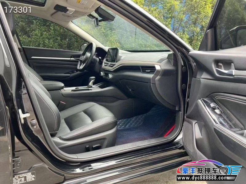 22年日产天籁轿车抵押车出售