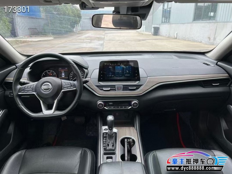 22年日产天籁轿车抵押车出售