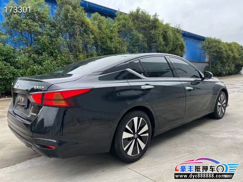 22年日产天籁轿车抵押车出售