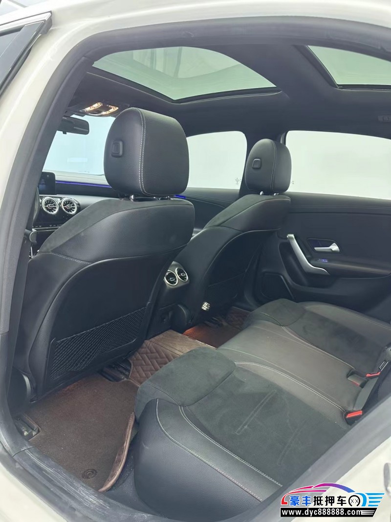 22年奔驰A轿车抵押车出售