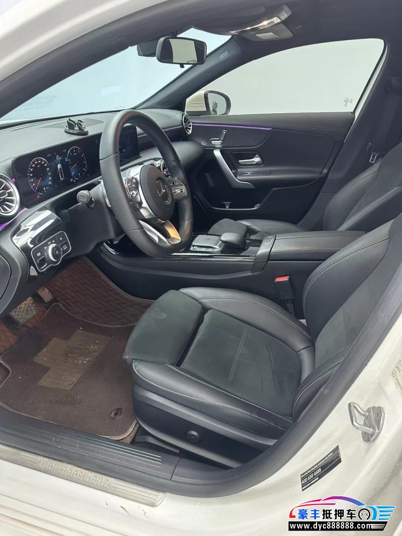 22年奔驰A轿车抵押车出售