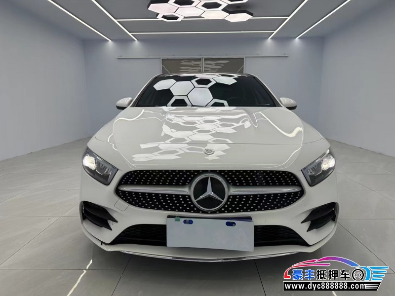 22年奔驰A轿车抵押车出售