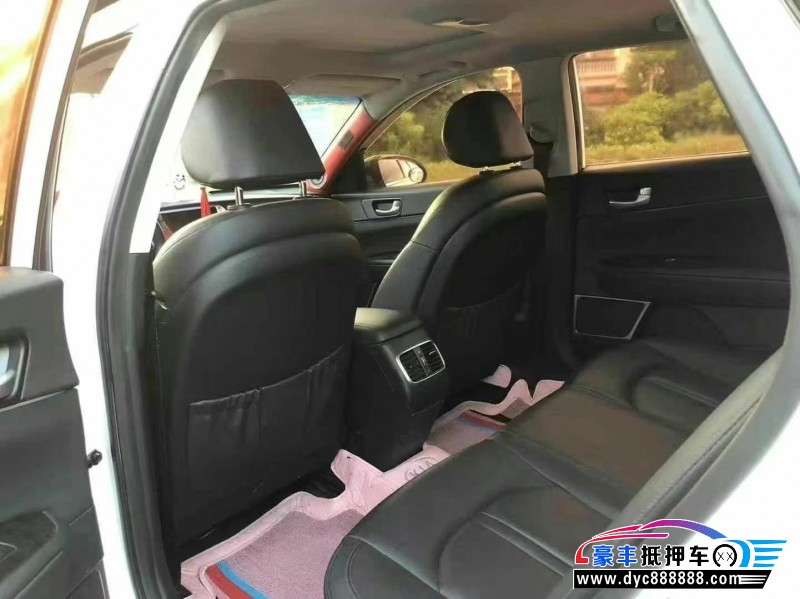 18年起亚K5轿车抵押车出售