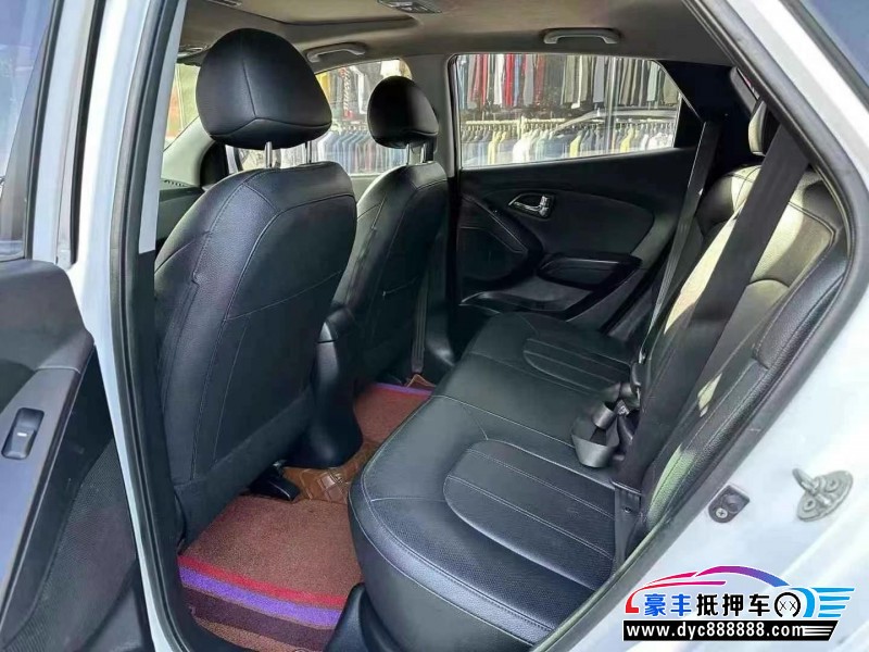 14年现代ix35轿车抵押车出售