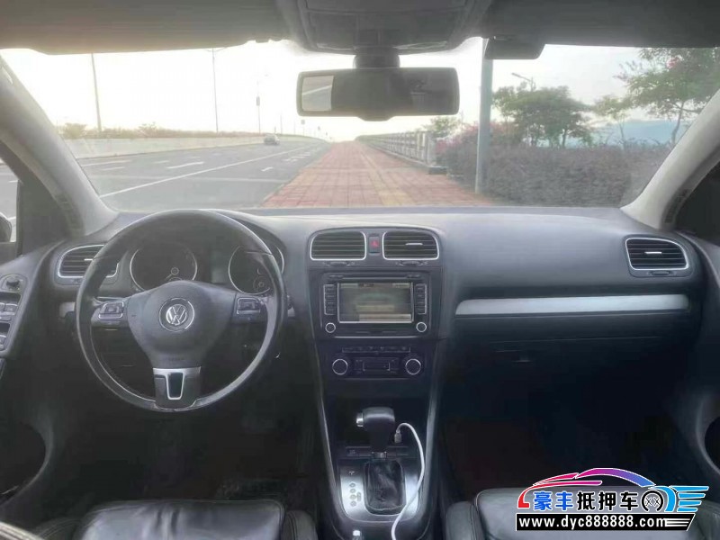 10年大众高尔夫轿车抵押车出售