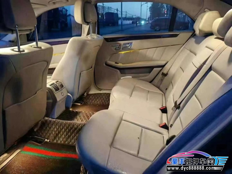 13年奔驰E轿车抵押车出售