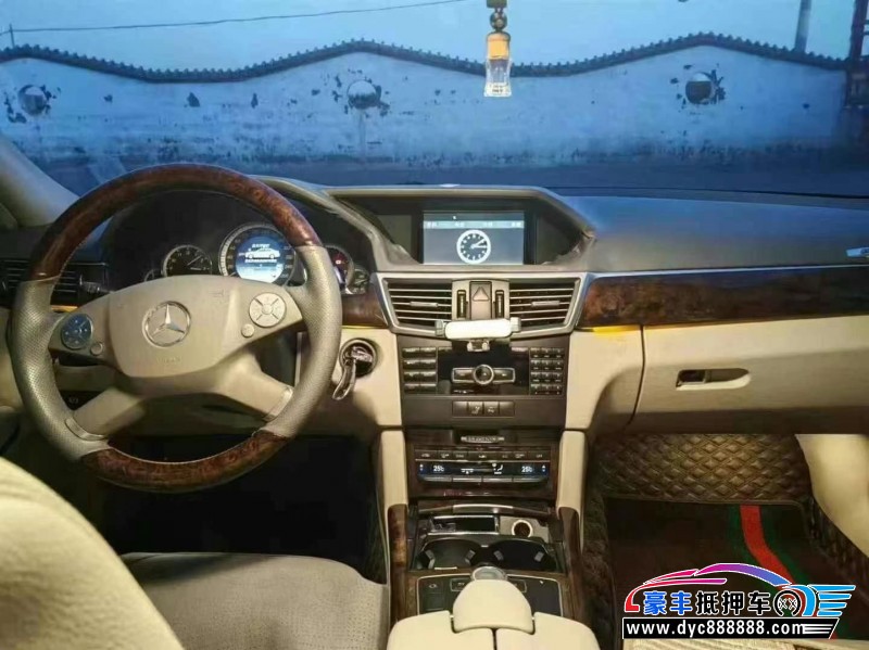 13年奔驰E轿车抵押车出售