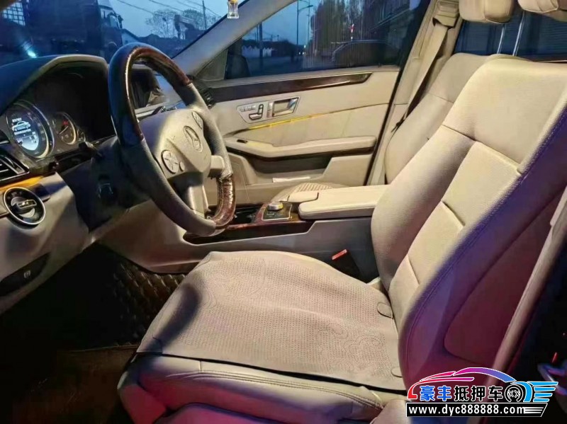 13年奔驰E轿车抵押车出售