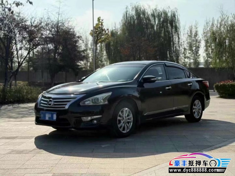 13年日产天籁轿车抵押车出售