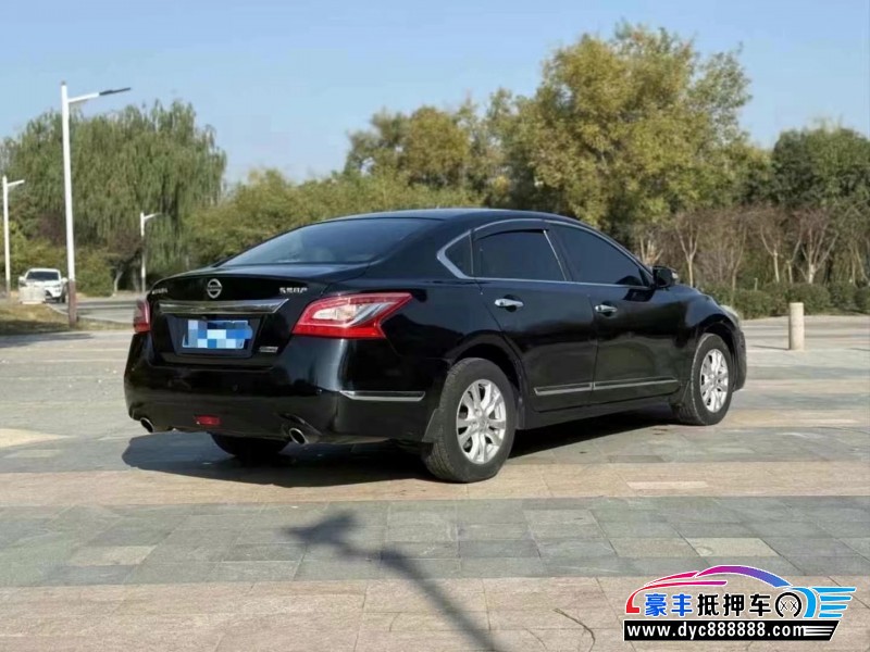 13年日产天籁轿车抵押车出售