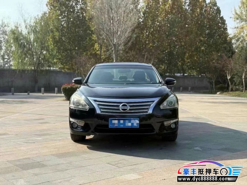 13年日产天籁轿车抵押车出售
