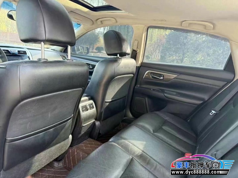 13年日产天籁轿车抵押车出售