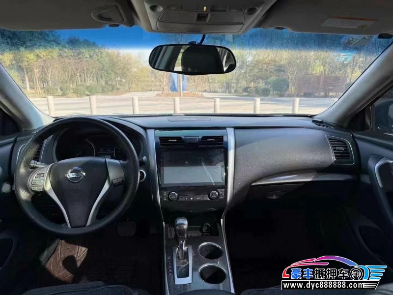 13年日产天籁轿车抵押车出售