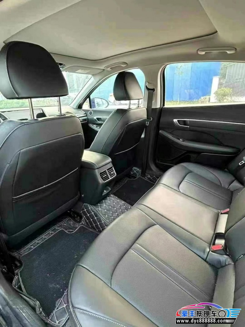 22年现代索纳塔轿车抵押车出售