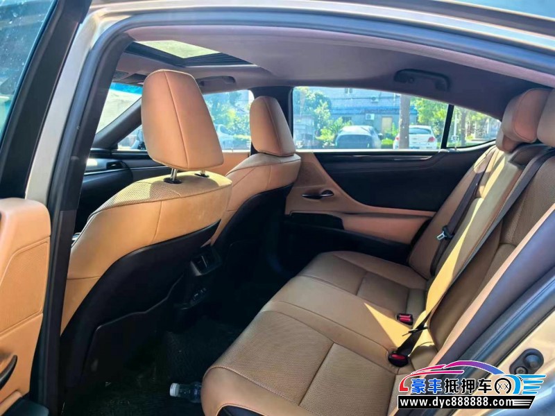 20年雷克萨斯ES轿车抵押车出售