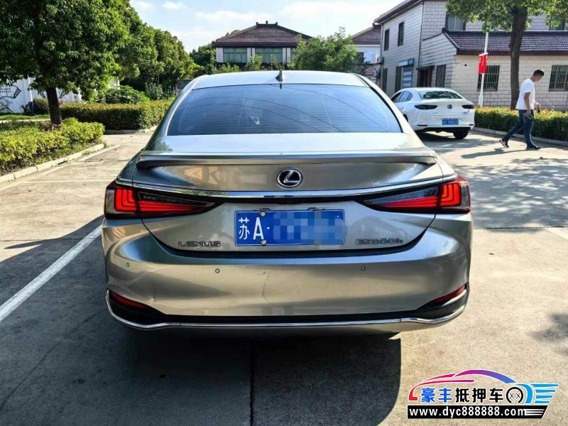 20年雷克萨斯ES轿车抵押车出售