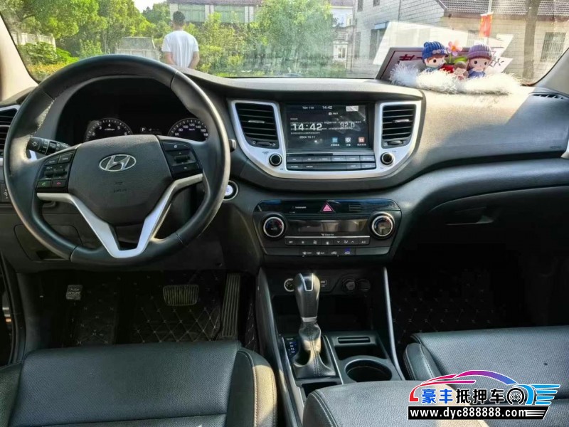 18年现代途胜轿车抵押车出售