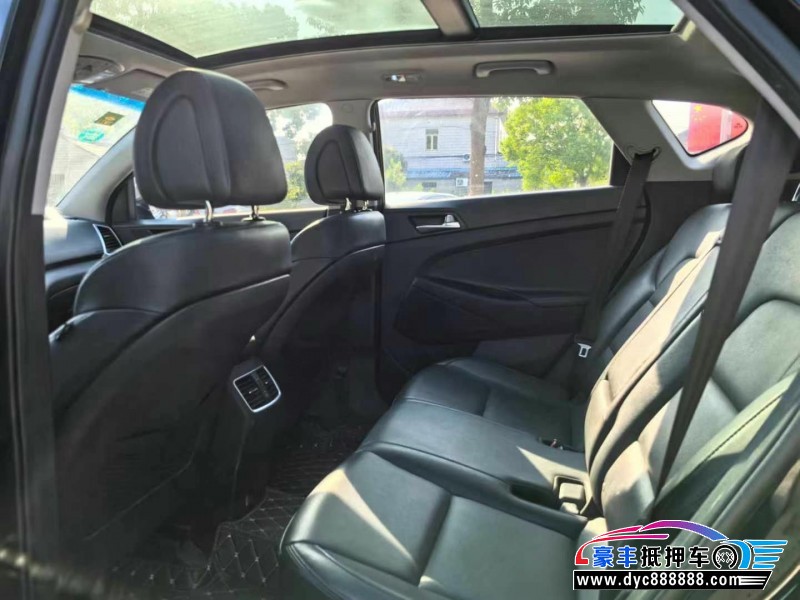 18年现代途胜轿车抵押车出售