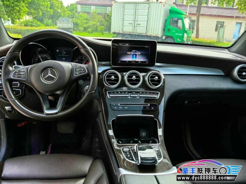 19年奔驰GLC轿车抵押车出售