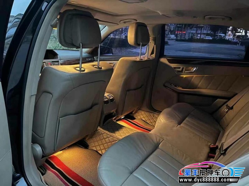 12年奔驰V轿车抵押车出售