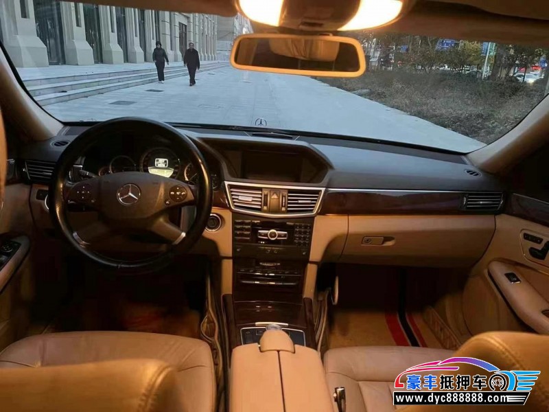 12年奔驰V轿车抵押车出售