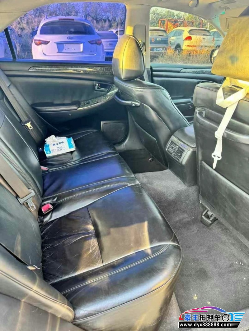 06年丰田皇冠轿车抵押车出售